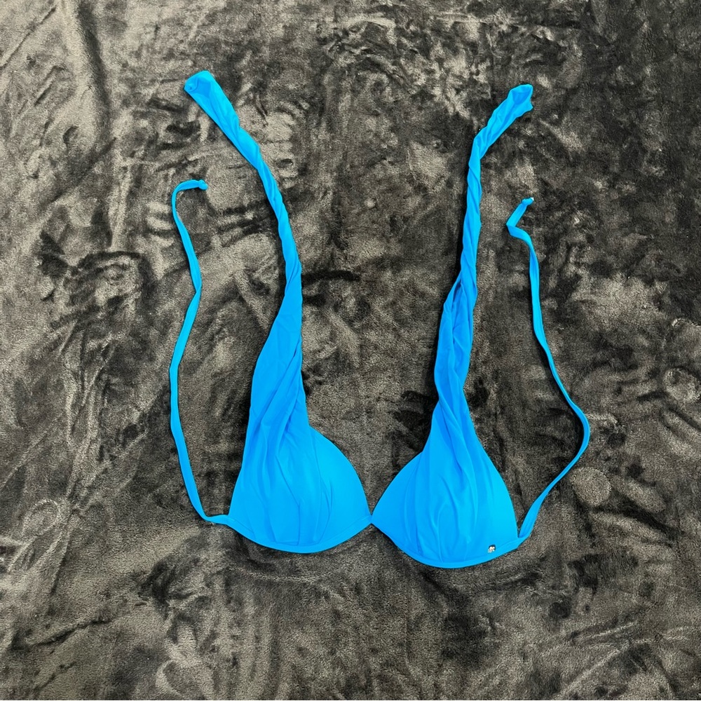 BNWOT Aqua La Vie en Rose blue bikini top